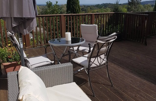 Ashford House | Near pubs, restaurants, 45 min from Dublin Airport, for families +corporate lets