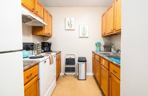 Pineville Apartment | Near Rapides Med 🏥 |King Bed 🛏| 55" TVs🖥