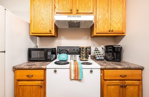 Pineville Apartment | Near Rapides Med 🏥 |King Bed 🛏| 55" TVs🖥