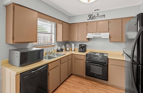 Springdale House | Near Razorback Stadium & Attractions, Firepit