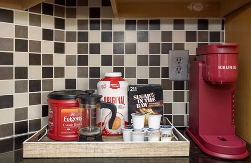 Second Ward Apartment | Near Restaurants & Bars ★ Gym ★ Light Rail Access