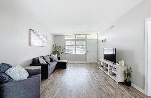 Tampa House | Near River | Pet Friendly | Large Corner Lot