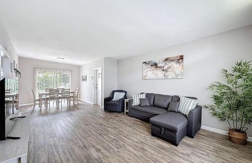 Tampa House | Near River | Pet Friendly | Large Corner Lot