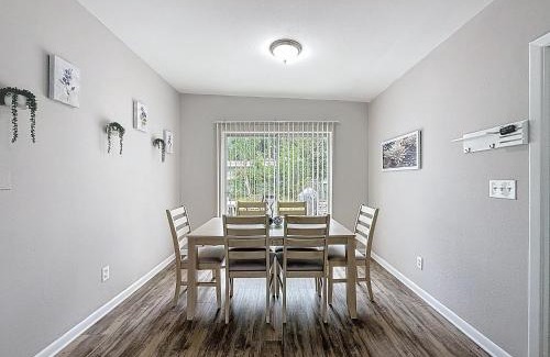 Tampa House | Near River | Pet Friendly | Large Corner Lot