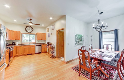 Fennville House | Near Saugatuck Dunes: Pet-Friendly Fennville Home!