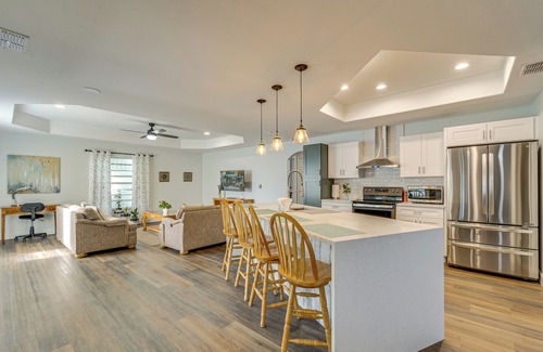 Mariner House | Near Shopping & Restaurants: Cape Coral Getaway