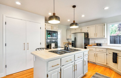 Beaverton House | Near Shops & Cafes: Beaverton Haven w/Luxe Decor!