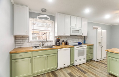 Waycross House | Near Shops & Eats: Home w/Large Yard in Waycross!