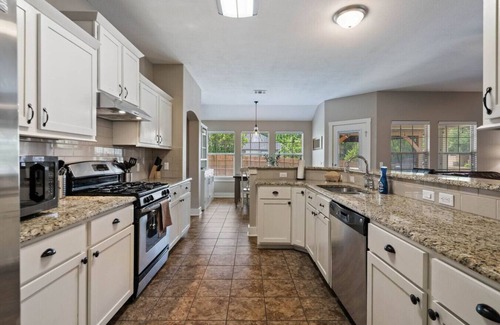 Knollwood On The Colorado River House | Near SoCo w Outdoor Escape