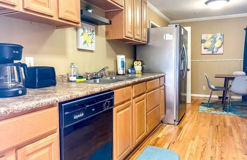 Madison House | Near Space Center- Mahan Splashdown