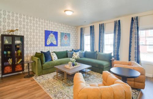 Bettendorf House | Near TBK Bank Sports Complex Quad Cities Townhome