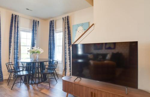 Bettendorf House | Near TBK Bank Sports Complex Quad Cities Townhome