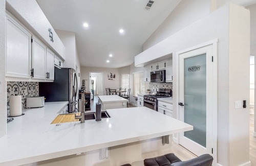 Temecula House | Near Temecula Wine Country - Hot Tub & Pool Table