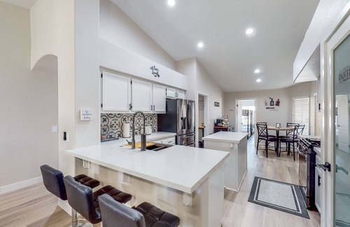 Temecula House | Near Temecula Wine Country - Hot Tub & Pool Table