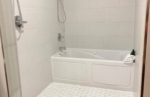 Torrance Hotel | Near the 405, 110, and 91 Freeways | Ready for Family Stay | Free Onsite Parking
