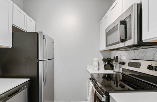 Milwood Apartment | Near the Domain | 2 BR Open Terrace | Pool