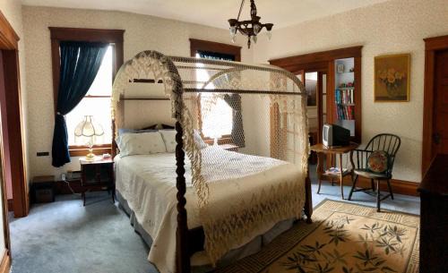 Astoria Hotel | Near the pier