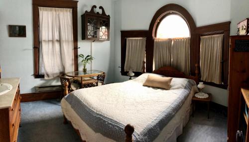Astoria Hotel | Near the pier