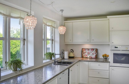 Fredensborg House | Near the royal town of Fredensborg, the beautiful area of Sørup awaits you with this tasteful and co
