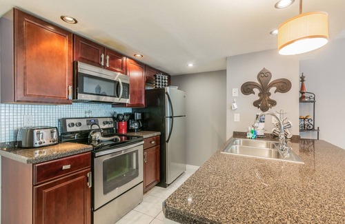 Kissimmee Condo | ​Near Theme Parks! Potter's Castle! Gorgeous, 3 BR's, Sleeps 8, Pool!