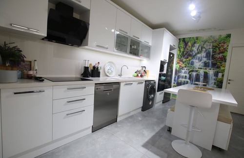 Gaziemir Apartment | Near to Airport, for large family premium designed, calm, safe luxury house