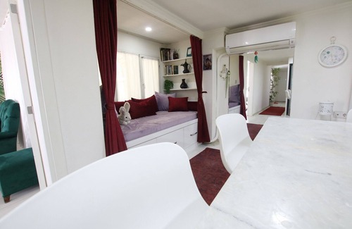 Gaziemir House | Near to airport premium romantic big Roof with barbecue jakuzi and sport area