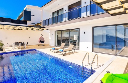 Kalkan Villa | Near to beach! A private pool and panoramic seaview.