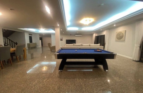 Bang Pakong Villa | Near to Golf site, Beautiful lake view. Pet Friendly,Family size room
