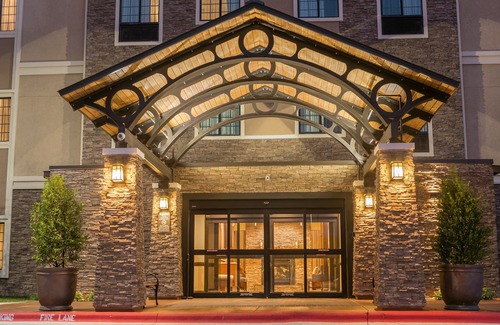 McNeil Condo | Near U of Texas! Free Daily Breakfast Included & Pool Access!