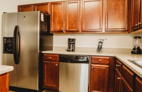 Columbia House | Near USC&Base w/Screened Porch - The Lucky Charm