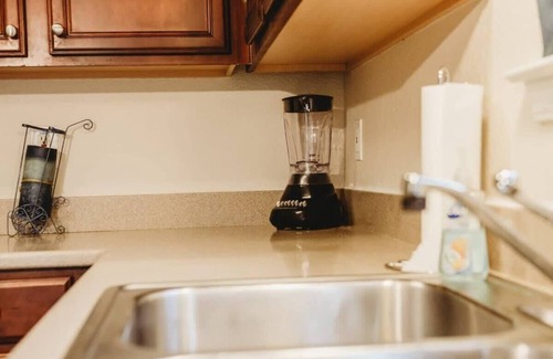 Columbia House | Near USC&Base w/Screened Porch - The Lucky Charm