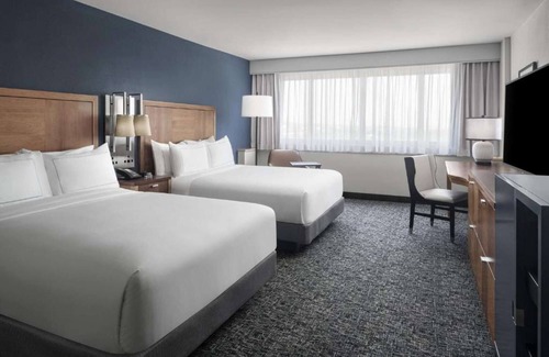 King of Prussia Hotel | Near Valley Forge | Shuttle. Restaurant. Gym.