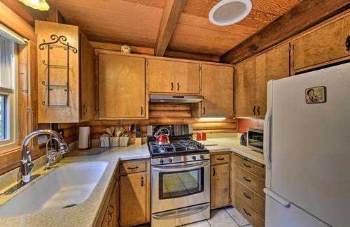 Pollock Pines Cabin | Near Vineyards: Cabin w/Hot Tub in Pollock Pines!