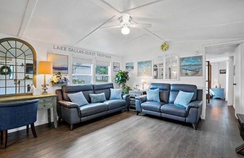Lake Dallas House | Near Water Lake Dallas Home with Furnished Patio!