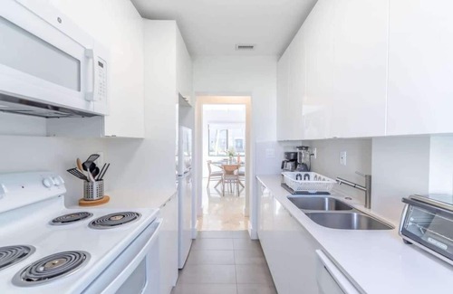 North Miami Condo | Near Wynwood | Pool Onsite | Smart TV | Fast WiFi