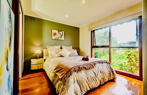 Mooroolbark House | Near Yarra Valley, Dandenong Ranges and Healesville Sanctuary House with Two beds