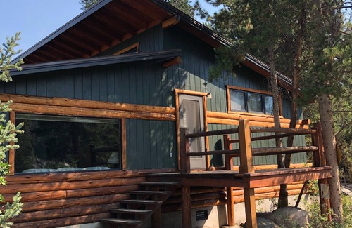 Cody Cabin | Near Yellowstone, this Cabin will throw you back in time!