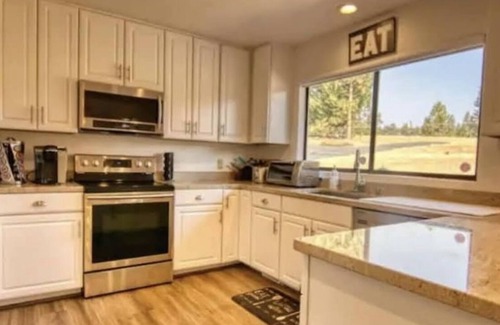 Groveland House | Near Yosemite- breathtaking lake views at Pine Mtn Lake, Groveland CA