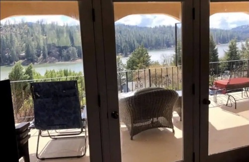 Groveland House | Near Yosemite- breathtaking lake views at Pine Mtn Lake, Groveland CA