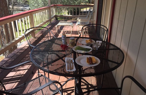 Groveland House | Near Yosemite! Game room with ping pong and billiards! Shared community pool!