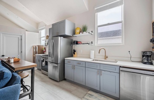 Hurricane House | Near Zions/Waterpark/lake - Guest House - Sleeps 7