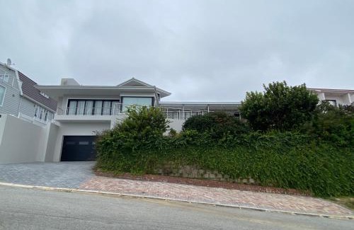 Herolds Bay House | Nearby Herolds Bay Self-Catering Guest House