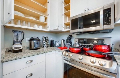 Old Town West Condo | ✨Nearby Metro✨Old Town Alexandria✨Walking Score 94