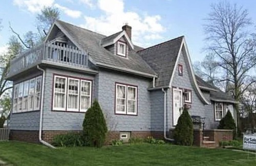 Kimberly House | Nearby parks, restaurants, entertainment. 25 minutes from EAA grounds.