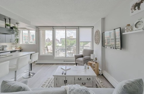 Southwest Calgary Condo | Nearby Saddledome | AC | Parking Central DT Condo