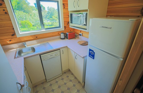 Ostend House | Nearby Vineyards & Beaches, Very Central and close to Local Amenities