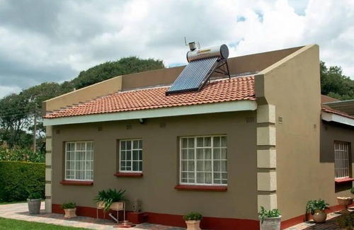 Harare Cottage | Neat 2 bed guest house close to CBD airport, shops
