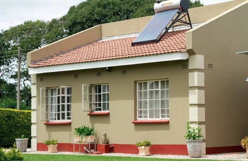 Harare Cottage | Neat 2 bed guest house close to CBD airport, shops