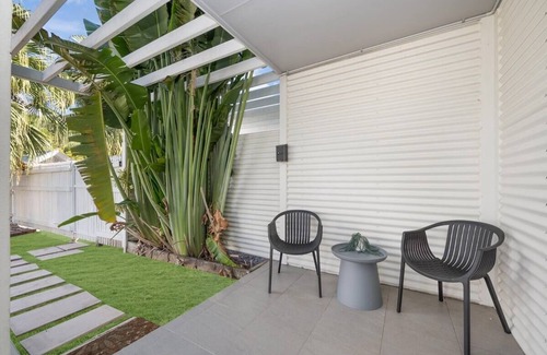 Hermit Park Apartment | Neat and Tidy DS studio - Sturges St. U3