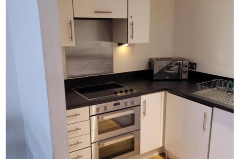 Blackheath Apartment | Neat apartment close to Greenwich, Lewisham and Blackheath. Good transport links